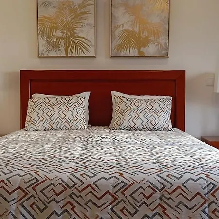 Lina Villa Lourinha (Lisbon)